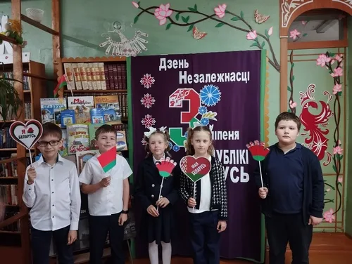 «Квітней, Радзіма, пад блакітным небам»