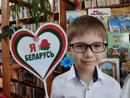«Квітней, Радзіма, пад блакітным небам»