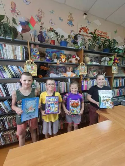 "Летняя фишка-читай с друзьями книжки"