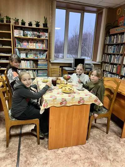 «Масленица идёт, блин да мёд несёт!»