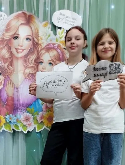 «Моя мама солнышко, а мы её подсолнушки»
