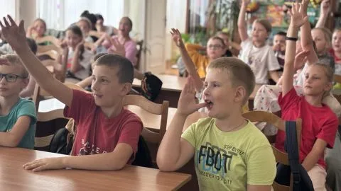 «Под книжным парусом»