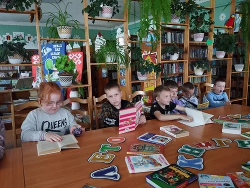 «Пусть детство звонкое смеется...»
