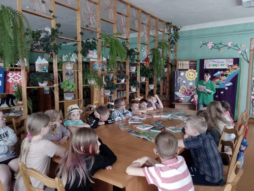 «Пусть детство звонкое смеется...»