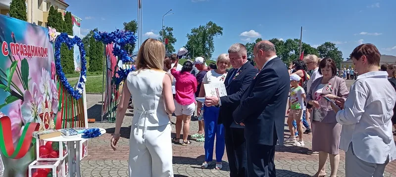 "Славим имя твоё, Беларусь!"