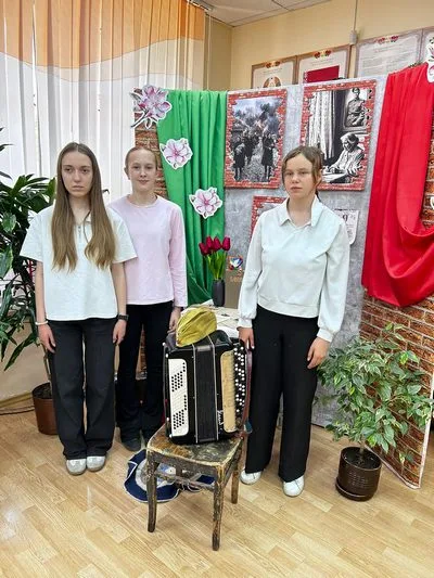 «Солдатами спасенная весна»