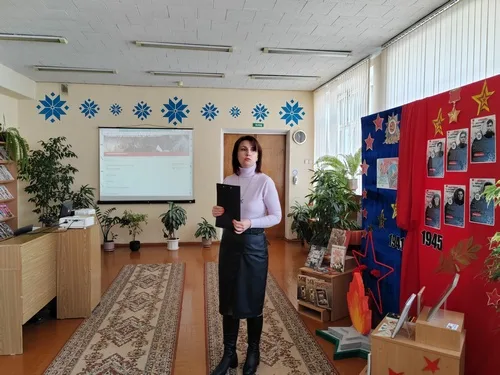 «Становится историей война»