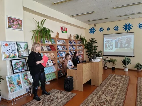 «Становится историей война»