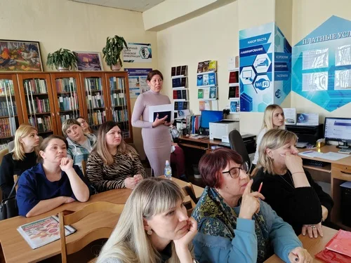 «Становится историей война»