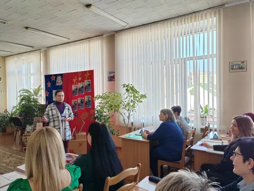«Становится историей война»