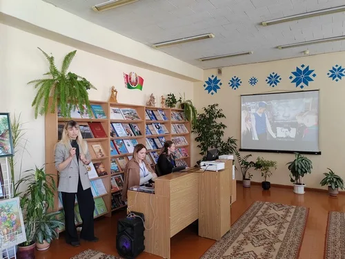 «Становится историей война»
