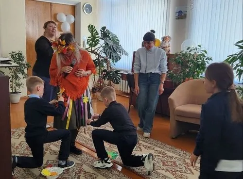 «В библиотеку заглянула осень»