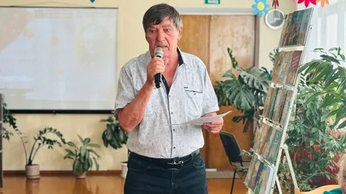 «Я проста ападу кляновым лістам”