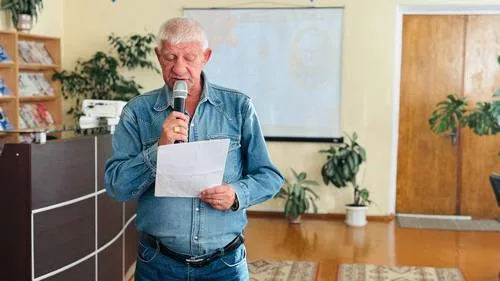 «Я проста ападу кляновым лістам”