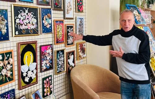 «Я проста ападу кляновым лістам”